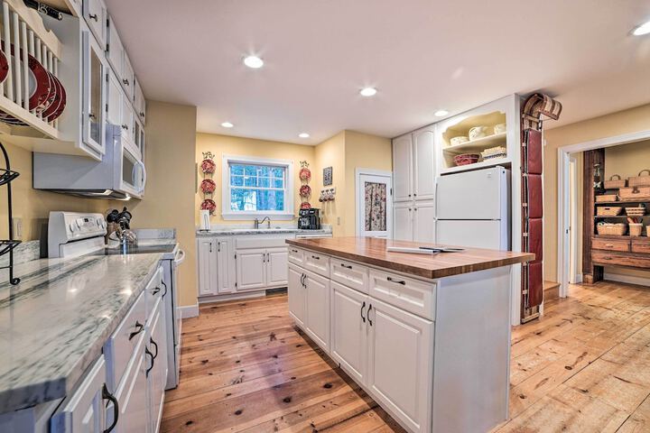 Waterfront Cheboygan Home w / Fire Pit