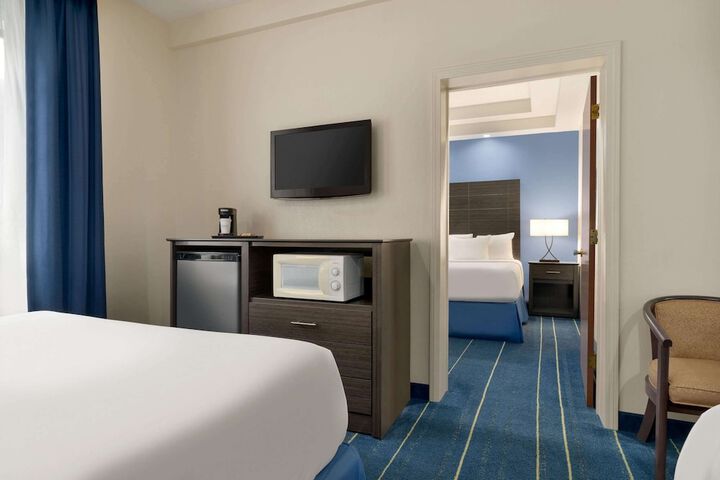 Room 14 of 34