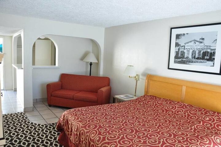Room 32 of 50