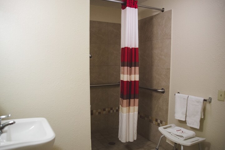 Room 23 of 34
