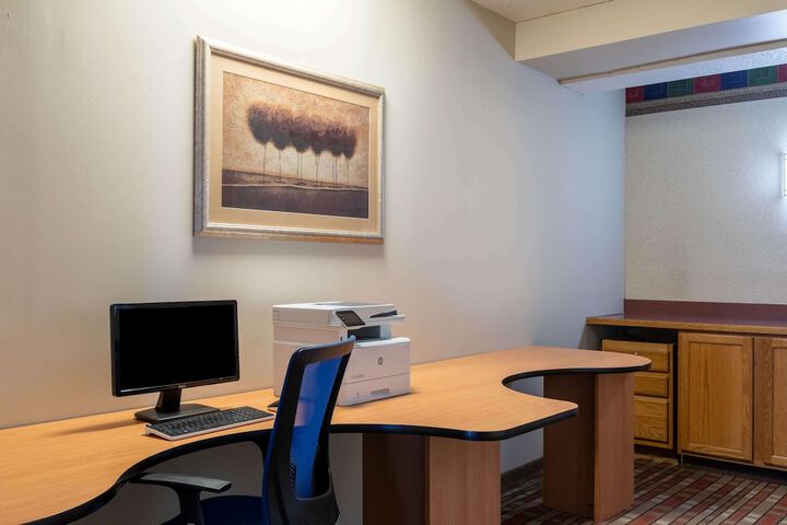 Business Center 25 of 25
