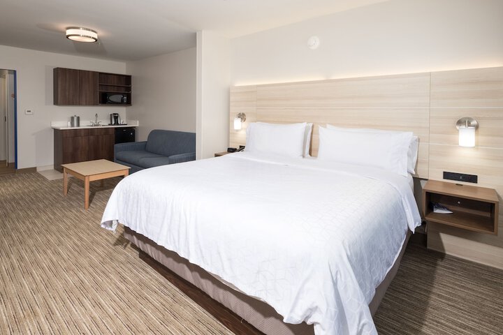 Holiday Inn Express and Suites Portage by IHG