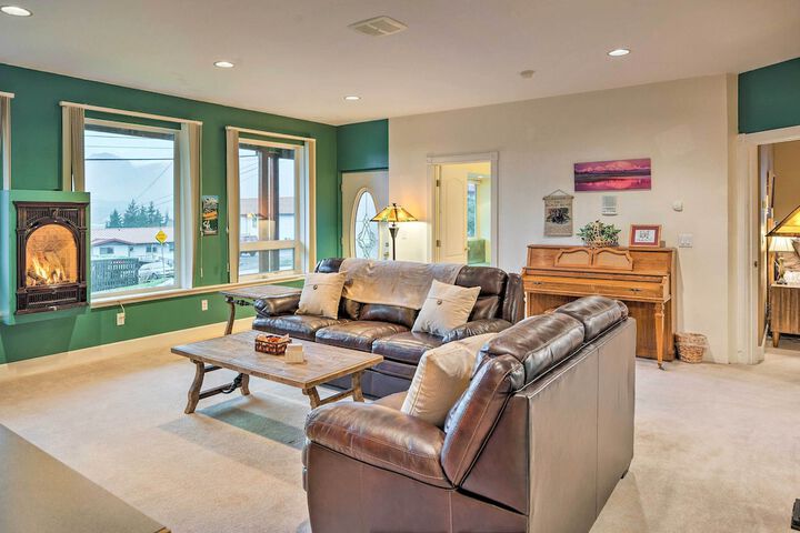 Ketchikan Home: Bay Views 1 / 2 Mi to Hiking Trails