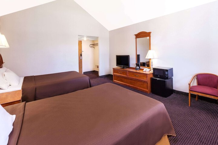 Room 8 of 13