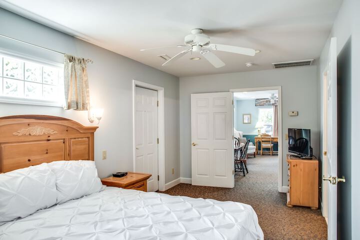 Room 37 of 102
