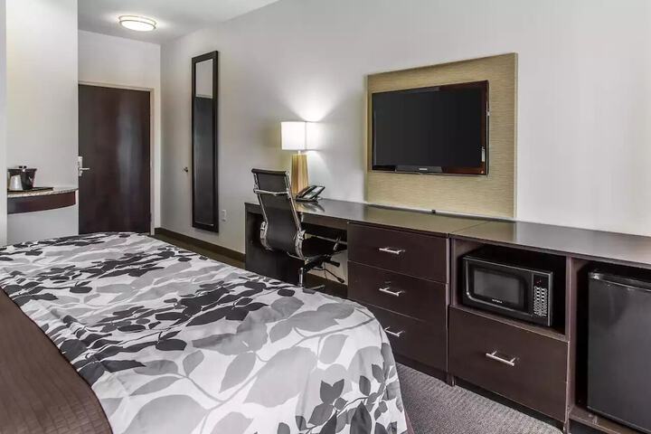 Room 11 of 18