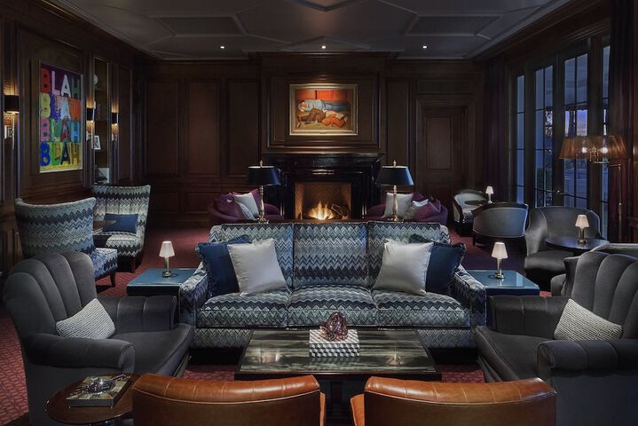 Lounge 110 of 154