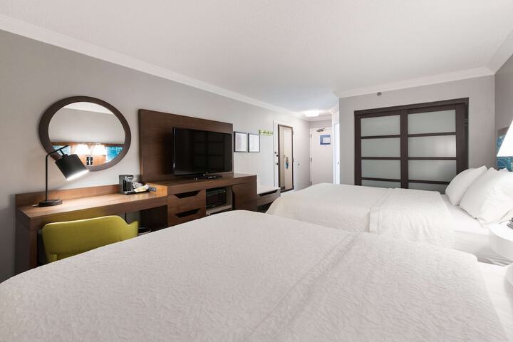 Hampton Inn & Suites Chicago / Hoffman Estates