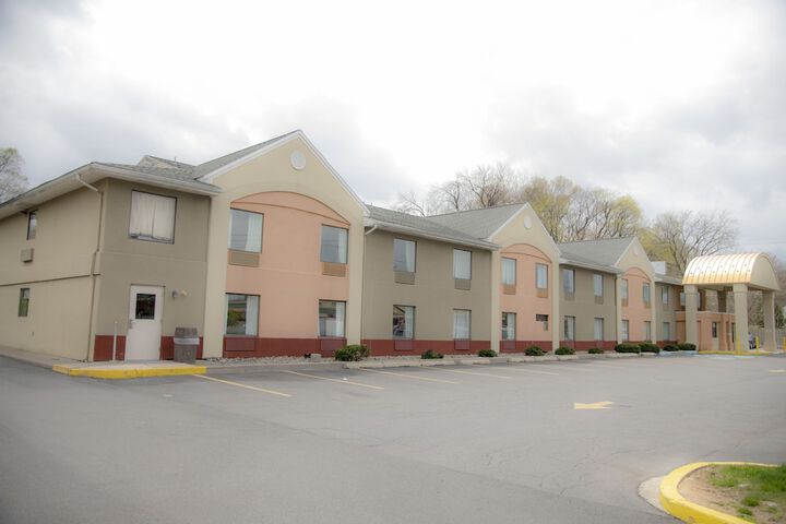 Howard Johnson Hotel & Suites by Wyndham Allentown / Dorney
