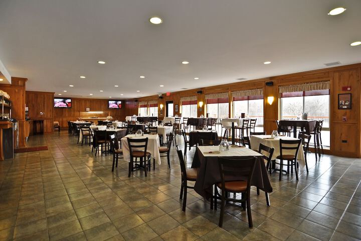Dining 45 of 61