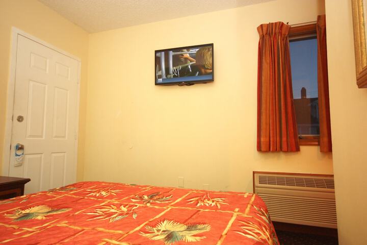 Room 11 of 22