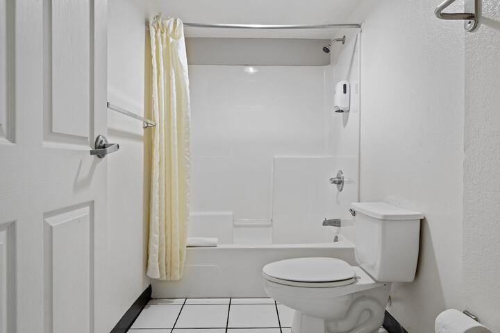 Room 17 of 32