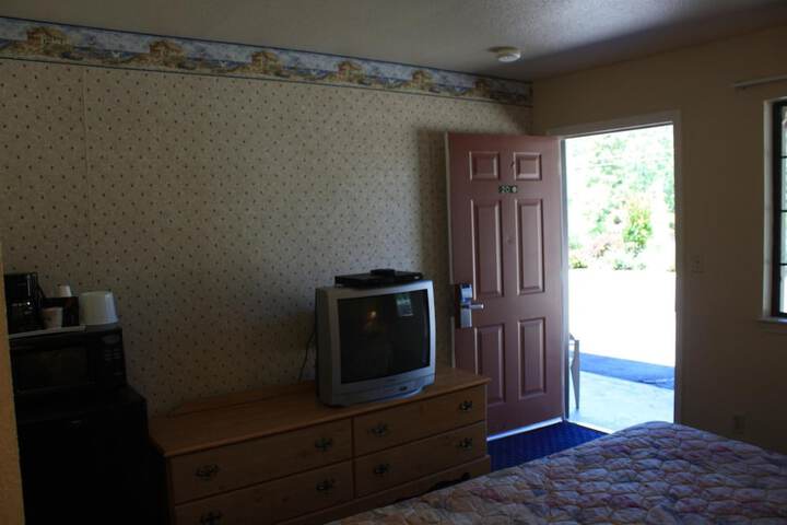 Room 33 of 43