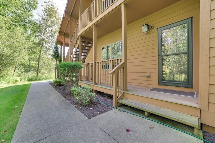 Modern Bellaire Condo: Pool Access Near Skiing!