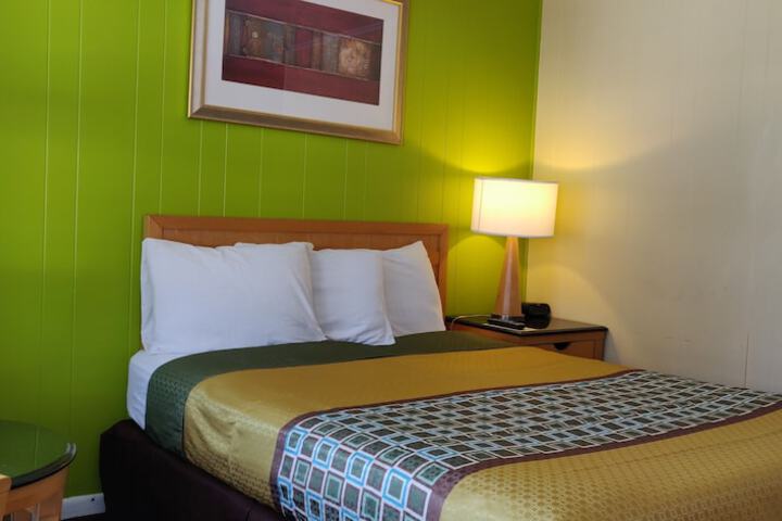 Pinebrook Motel