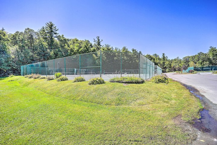 Lake & Pool Access! Outdoorsy Getaway in Newland