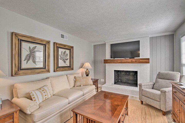 Downtown Southern Pines Townhome With Deck!