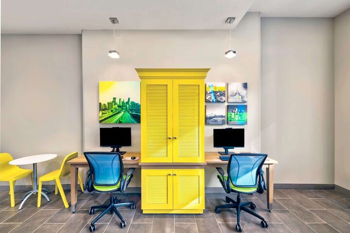 Business Center 28 of 28