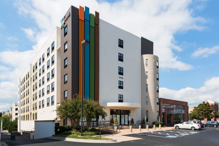 Hotel 4 of 43