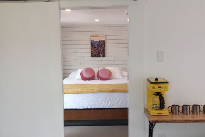 Room 17 of 38