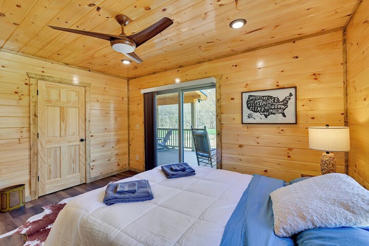 Riverside Beattyville Cabin w / Kayaks & Fire Pit!