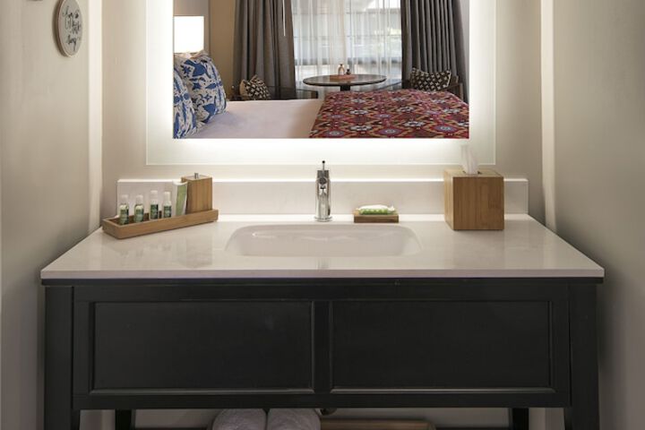 Room 42 of 60