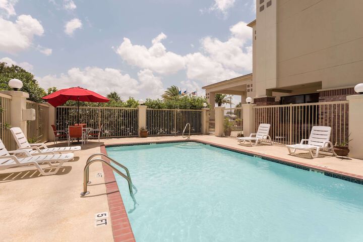 Pool 5 of 15