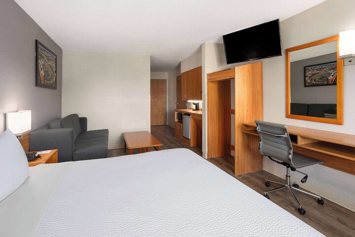 Room 25 of 53