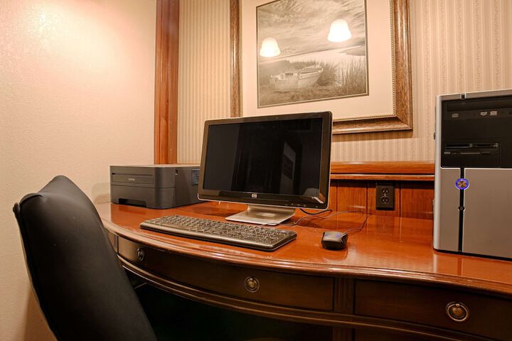 Business Center 27 of 27