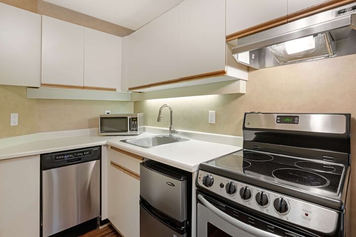 Best Western Plus Emerald Isle Hotel