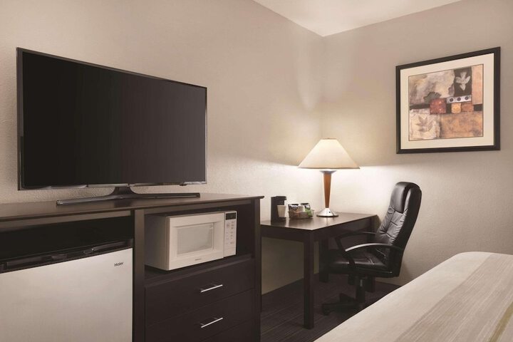 Room 21 of 32