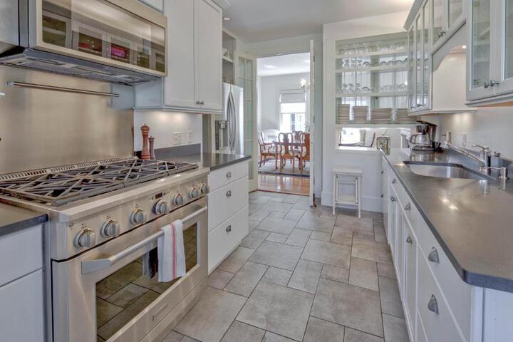 Captain Morse House - Luxury Waterfront, Town, & Beaches - 5 stars