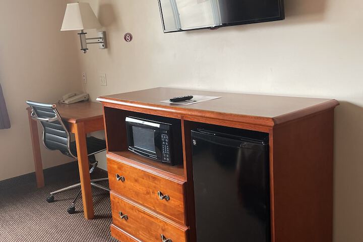 Room 9 of 16
