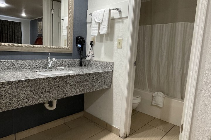 Room 14 of 25
