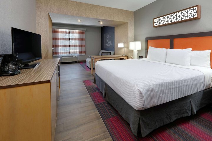 Room 12 of 32