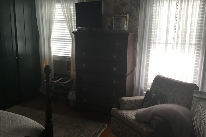 Room 27 of 47