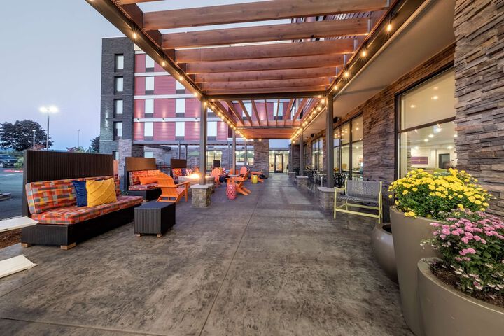 Hotel Exterior 77 of 79