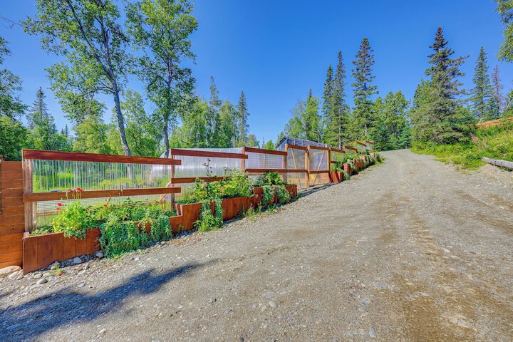 Cozy Kenai Abode w / Private Deck: 5 Mi to Ocean!