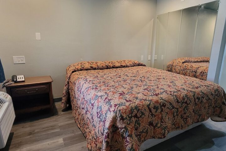 Room 13 of 16