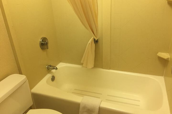 Room 10 of 38