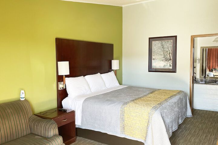Room 15 of 26