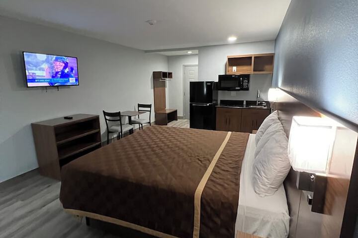 Room 9 of 14