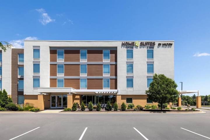 Home2 Suites by Hilton Milwaukee Brookfield