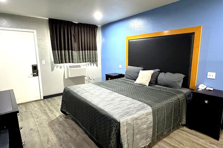 Coachmans Inn & Suites