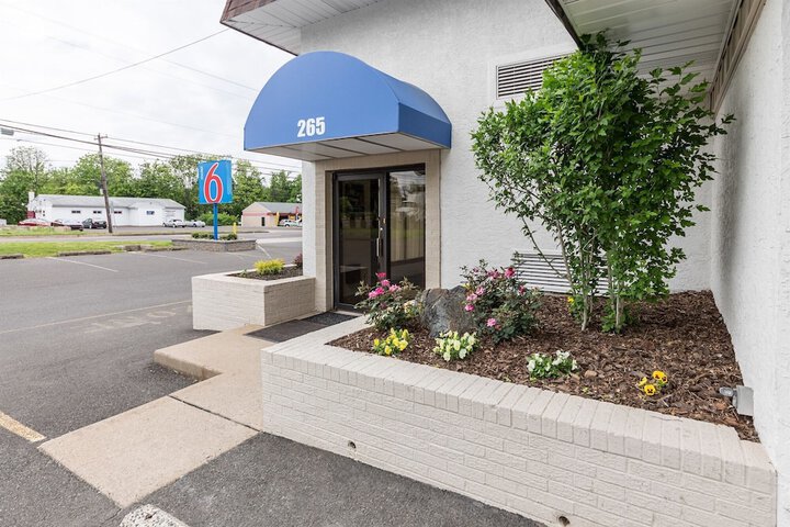 Motel 6 Warminster PA