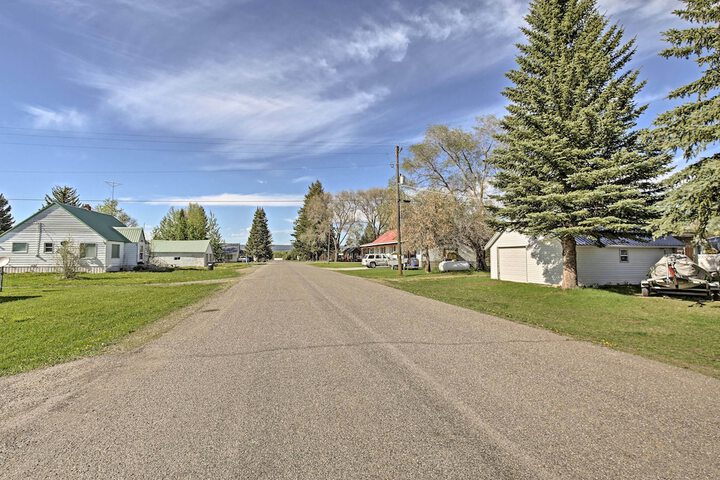 Ashton Escape w / Yard: 56 Mi to West Yellowstone!