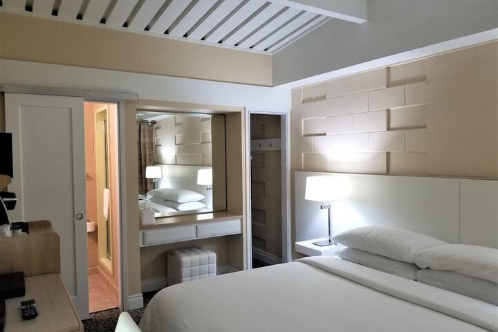 Room 9 of 15