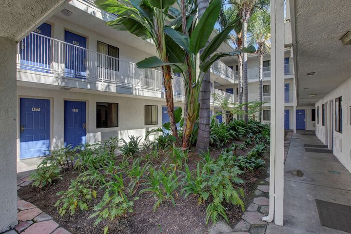 Motel 6 Bellflower CA - Los Angeles