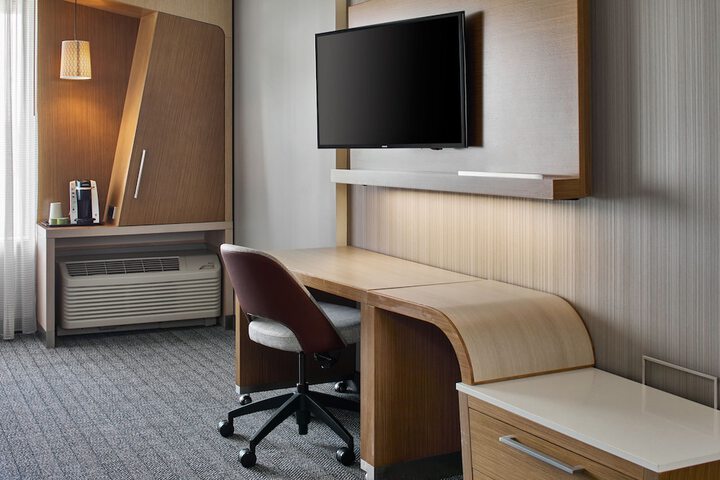 Room 15 of 38