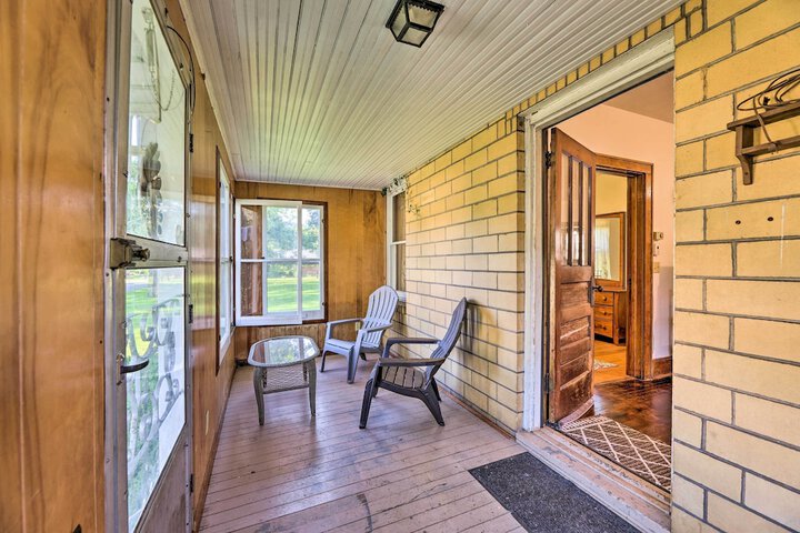 Family-friendly Marlinton Home: Walk Downtown!